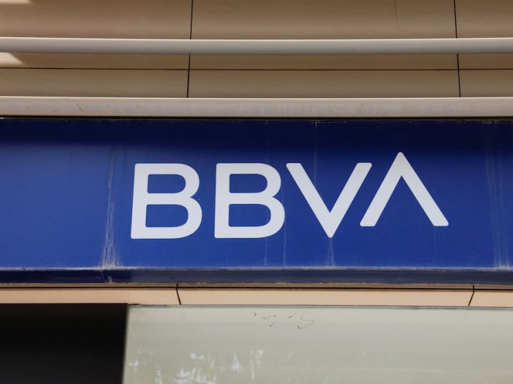 BBVA mendapatkan persetujuan untuk mengambil alih bisnis Sabadell di Meksiko.