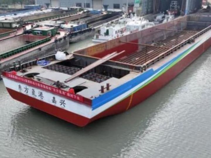 China meluncurkan kapal kontainer bertenaga hidrogen dengan kapasitas angkut 1.450 ton yang pertama.