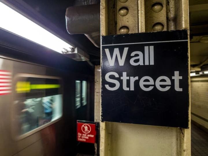 Rally Santa Dimulai di Wall Street: Saham Menguat, Tesla Melonjak, Bitcoin Mencapai Rp 1.61 miliar ($98,000) 