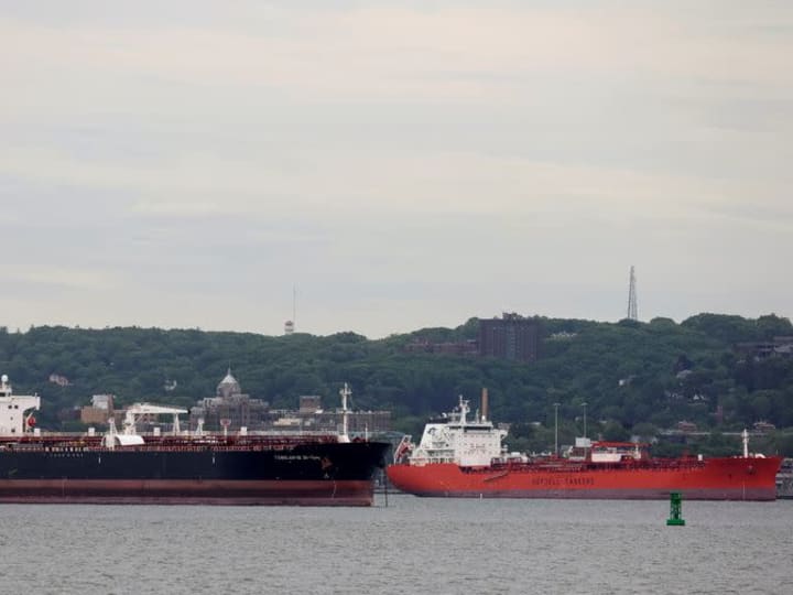 Harga minyak naik sedikit karena harapan akan lebih banyak stimulus dari China.