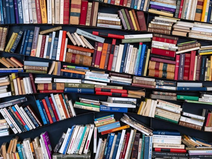 Baca 10 Buku Ini Untuk Menguasai Pembuatan Konten di 2025