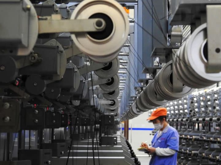 Laba industri China pada bulan November menyusut, tetapi permintaan tetap lemah.
