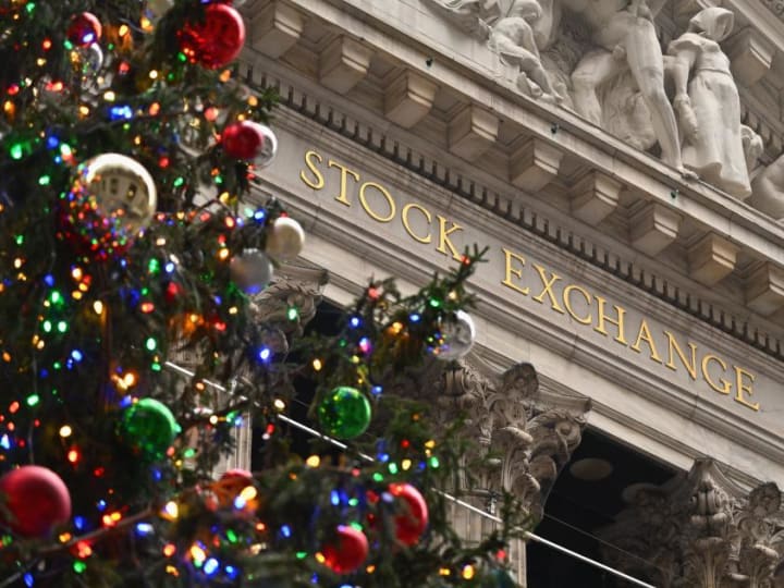 Pasar saham hari ini: Indeks turun sedikit pada hari perdagangan pertama setelah Natal.