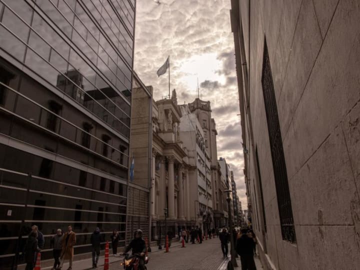 Argentina Menghabiskan Rp 13.21 triliun ($803 Juta)  Minggu Ini untuk Permintaan Dolar Impor