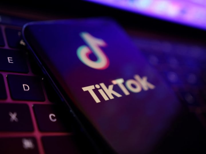 Para pendukung kebebasan berbicara mengatakan kepada Mahkamah Agung bahwa undang-undang TikTok AS mengingatkan pada kediktatoran.