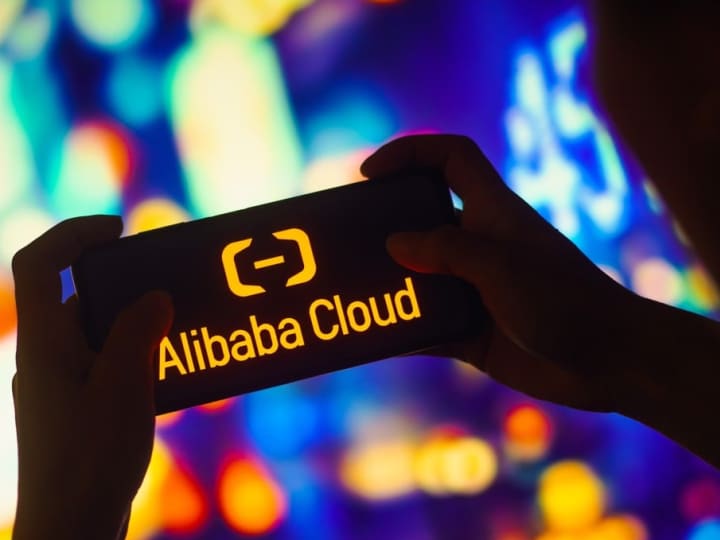 Pasar video pendek di China mungkin telah mencapai puncaknya karena jumlah pengguna turun untuk pertama kalinya. Meng Wanzhou dari Huawei memuji ketahanan perusahaan yang terkena sanksi AS pada tahun 2024. Alibaba Cloud memangkas harga model visual AI sebesar 85% pada hari terakhir tahun ini.