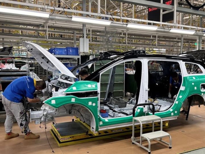 Pertumbuhan aktivitas pabrik di China melambat, menunjukkan PMI Caixin.