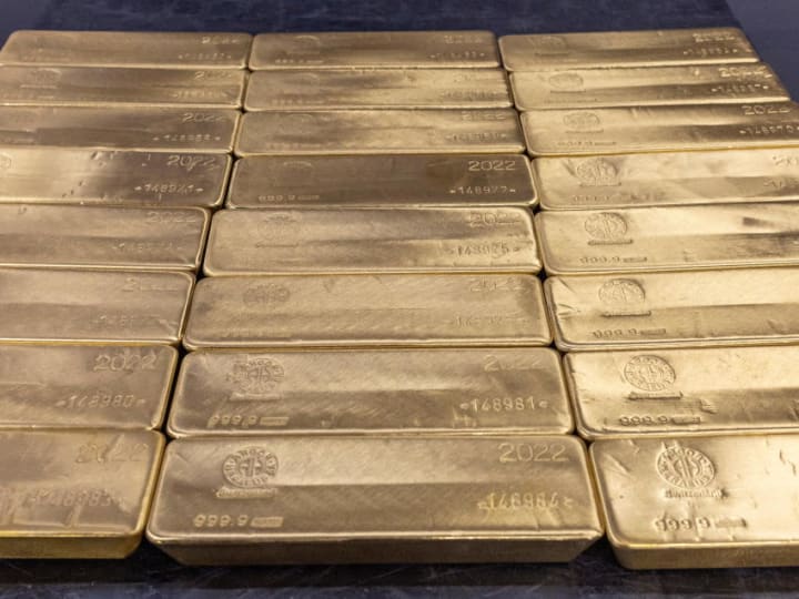 Emas baru saja mencatatkan kenaikan tahunan terbesar sejak 2010 — inilah alasan mengapa Wall Street mengatakan harga akan naik lebih tinggi lagi.