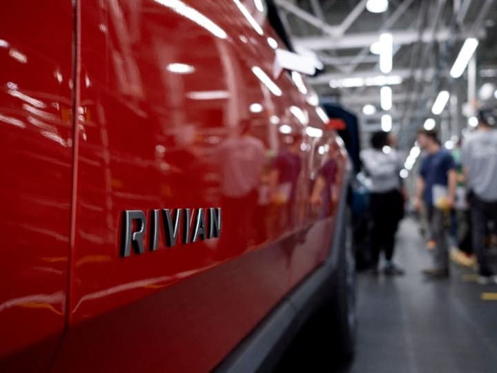 Pembuat mobil listrik Rivian melampaui ekspektasi untuk pengiriman seiring dengan meredanya masalah pasokan.