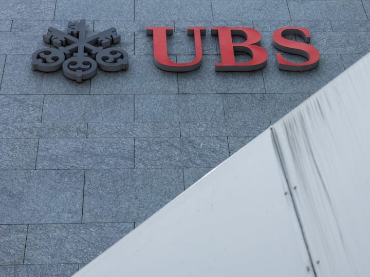 UBS menyelidiki akun yang terkait dengan Nazi yang tidak diungkapkan di Credit Suisse.