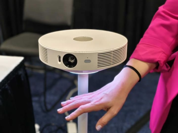 Lampu Moody Baru dari LG Juga Berfungsi Sebagai Proyektor dan Speaker Bluetooth