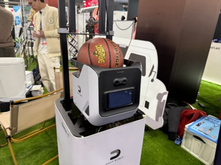 Robot basket ini menggunakan AI untuk mengambil rebound bola setelah Anda melakukan tembakan.