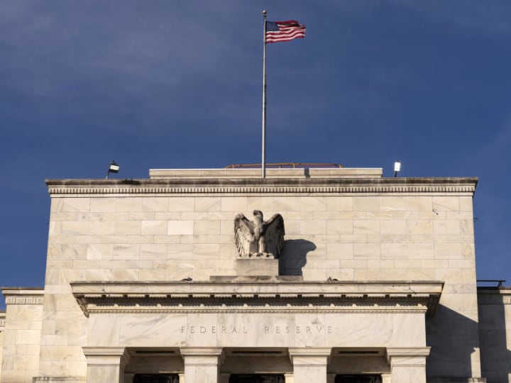 Pejabat Fed khawatir tentang 'kemungkinan dampak' dari kebijakan perdagangan dan imigrasi Trump.