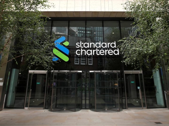 Eksklusif: SEC Zambia menjatuhkan sanksi kepada Standard Chartered atas penjualan salah obligasi properti China, kata sumber.