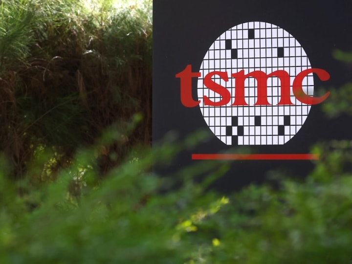 TSMC mulai memproduksi chip 4-nanometer di Arizona, kata Raimondo.