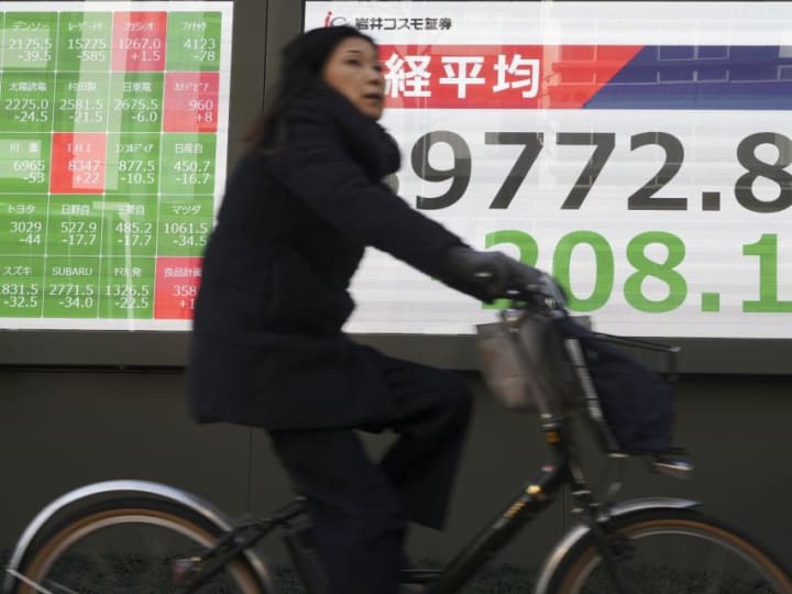 Pasar saham hari ini: Saham Asia mengikuti penurunan Wall Street, harga minyak melonjak.