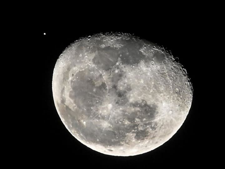 Lihat Mars Menghilang Di Balik Bulan Penuh 'Serigala': Langit Malam Minggu Ini