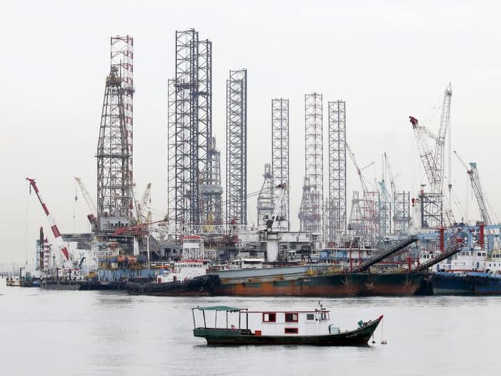 Penjualan bahan bakar maritim di pusat bunker Singapura mencapai rekor tertinggi pada tahun 2024.