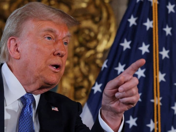 Trump berencana menjadikan cryptocurrency sebagai prioritas nasional, kata sumber.