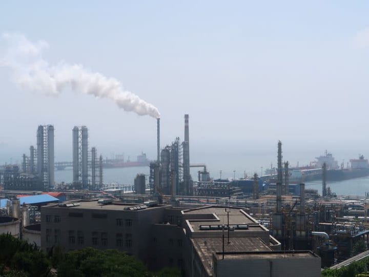 Analisis - Sektor pengolahan minyak yang luas di China menghadapi guncangan seiring dengan puncaknya permintaan bahan bakar.