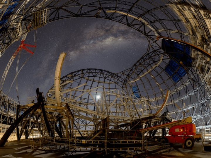 Teleskop terbesar di dunia menghadapi risiko dari proyek energi terbarukan, peringatkan para ilmuwan.