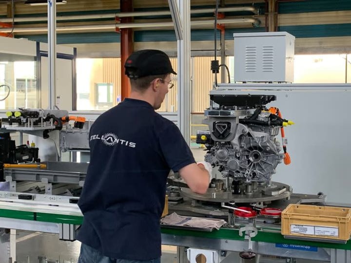 Pabrikan mobil Jerman mengatakan tarif Trump akan merugikan konsumen dan industri AS.