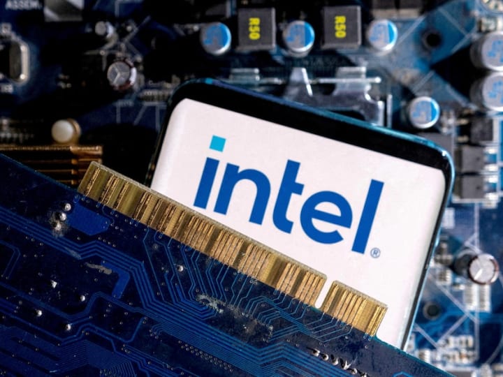 Intel diperkirakan akan mengalami penurunan besar dalam pendapatan kuartalan saat produsen chip tersebut berjuang untuk bangkit kembali.