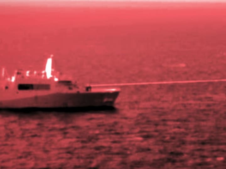 Angkatan Laut AS "seharusnya merasa malu" karena kurangnya laser, kata seorang laksamana.