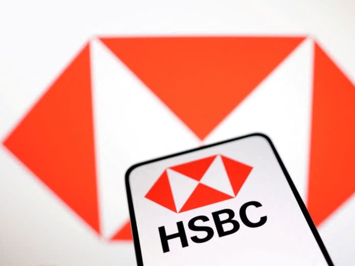 Penutupan aplikasi pembayaran HSBC mengancam sekitar 400 pekerjaan, kata sumber.