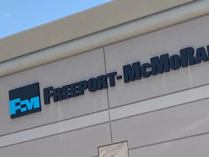 Freeport-McMoRan mengalahkan perkiraan laba kuartal keempat.
