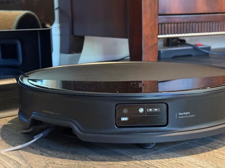 Saros 10R adalah Mopvac tertipis dan terpandai dari Roborock.