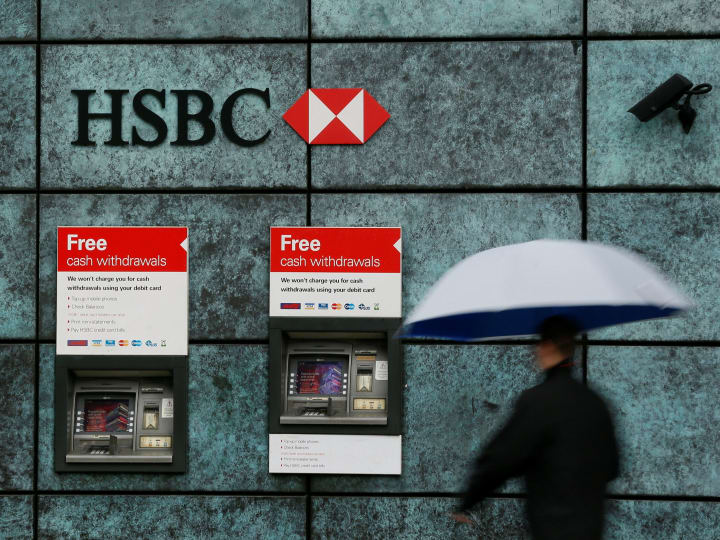 HSBC enggan mengungkapkan rincian penghematan biaya dari perombakan saat laba kuartalan melebihi ekspektasi.