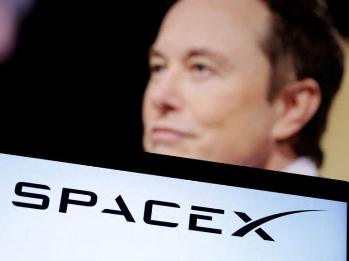 Hakim AS menangguhkan tantangan SpaceX terhadap kasus yang berkaitan dengan bias anti-imigran.