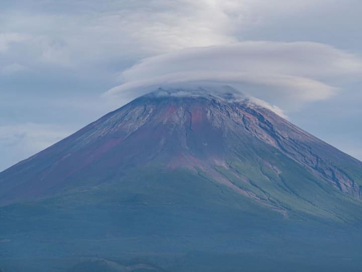 Gunung Fuji di Jepang menghadapi panas, mencatat Oktober tanpa salju pertama dalam 130 tahun.