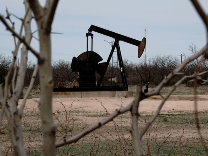 Perusahaan minyak AS menghadapi tekanan harga seiring permintaan fracking menurun.