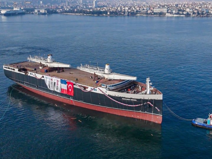 Kapalsel cargo terpanjang di dunia: Kapal layar kargo sepanjang 450 kaki dengan kapasitas muatan 5.842 ton diluncurkan.