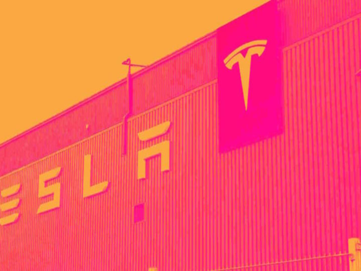 Mengapa Saham Tesla (TSLA) Diperdagangkan Lebih Rendah Hari Ini
