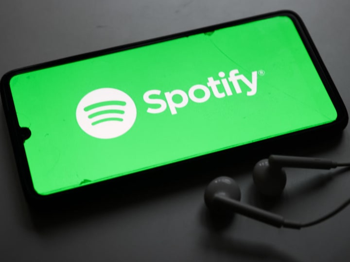 Saham Spotify melonjak setelah melaporkan tahun penuh pertama mereka dengan profitabilitas, serta metrik pengguna yang kuat.