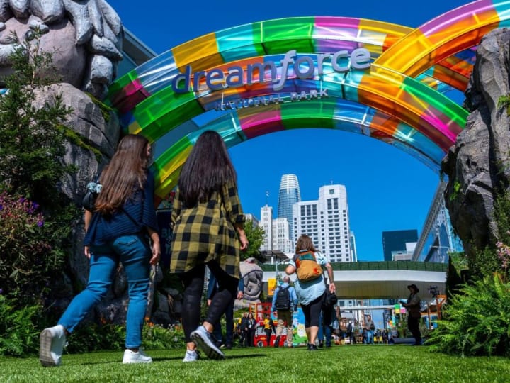Salesforce Memotong 1.000 Posisi Sambil Merekrut Tenaga Penjualan untuk AI