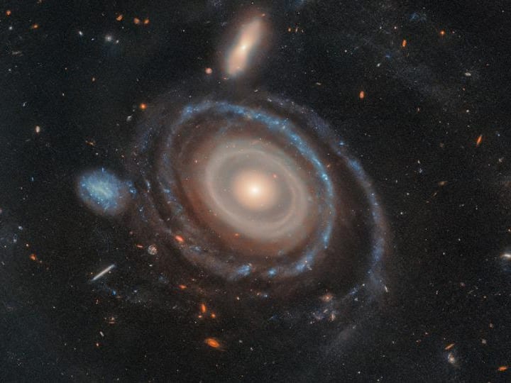 Teleskop Hubble Mengambil Gambar Galaksi dengan Lebih Banyak Cincin daripada yang Lainnya