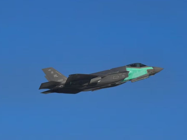 Angkatan Udara AS membangun F-35A senilai Rp 1.32 triliun ($80 juta)  hanya dengan Rp 98.67 miliar ($6 juta)  dengan menggabungkan bagian dari dua pesawat yang jatuh.