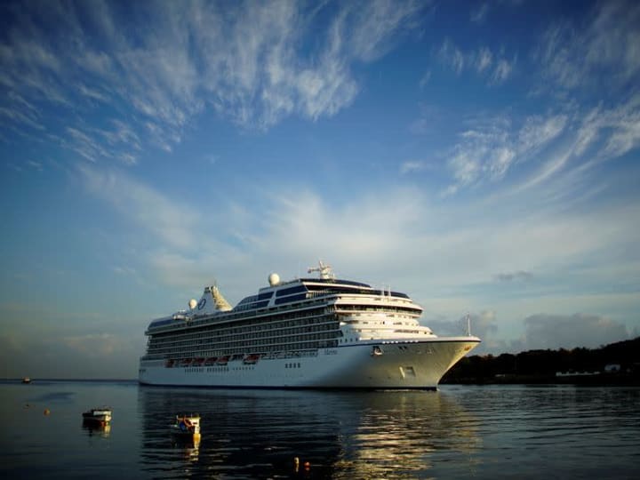 Fincantieri, Norwegian Line Holdings memesan empat kapal pesiar senilai 9 miliar euro, kata sumber.