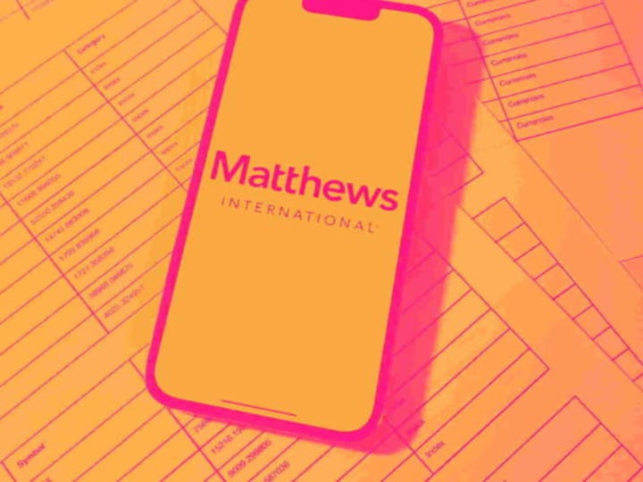 Matthews (NASDAQ:MATW) Melewatkan Perkiraan Pendapatan Kuartal 4