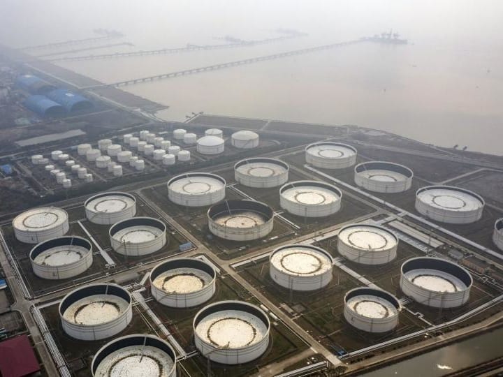 Teapot Minyak China Mengurangi Produksi ke Tingkat Pandemi Setelah Sanksi