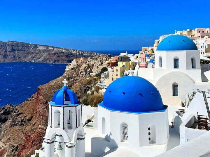 Peringatan tsunami setelah serangkaian gempa mengguncang pulau Santorini di Yunani.