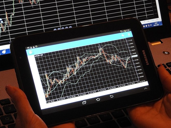 Permintaan yang Meningkat untuk Opsi Put Bitcoin Rp 1.32 miliar ($80K)  dan Rp 1.48 miliar ($90K)  Menandakan Kewaspadaan Menjelang Data Pekerjaan