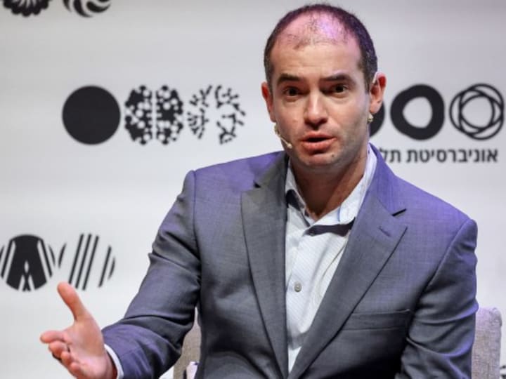 Laporan: Startup Ilya Sutskever sedang dalam pembicaraan untuk mengumpulkan dana dengan valuasi sekitar Rp 328.90 triliun ($20 miliar) .