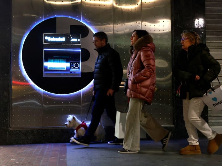 Sabadell meningkatkan target pembayaran menjadi Rp 56.41 triliun ($3,43 miliar)  dalam persaingan akuisisi BBVA.
