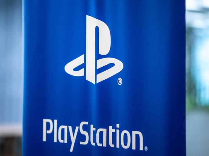 Pemadaman global PlayStation yang berlangsung sepanjang hari mengganggu ekonomi permainan daring dan membuat saham Sony terjatuh.