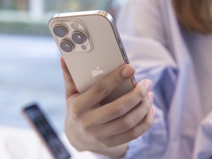 Pembaruan iPhone iOS 18.4 Apple: Penundaan Mengancam Fitur Utama, Klaim Laporan